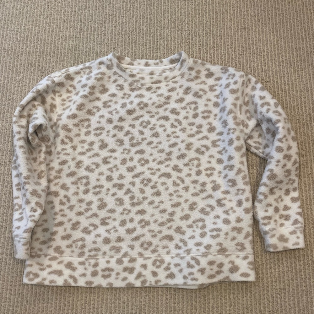 Thread and supply White and tan cheetah print crew neck size XS
